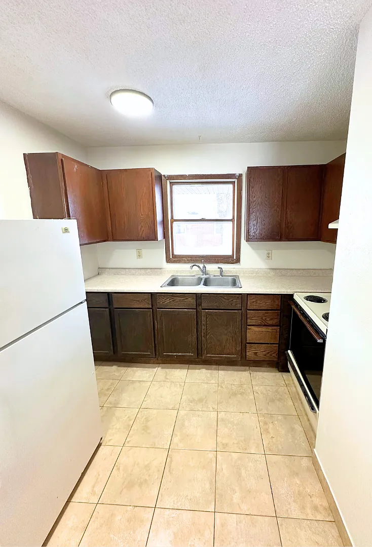 Burt 18-Unit (Countryside Properties) — Photo 2
