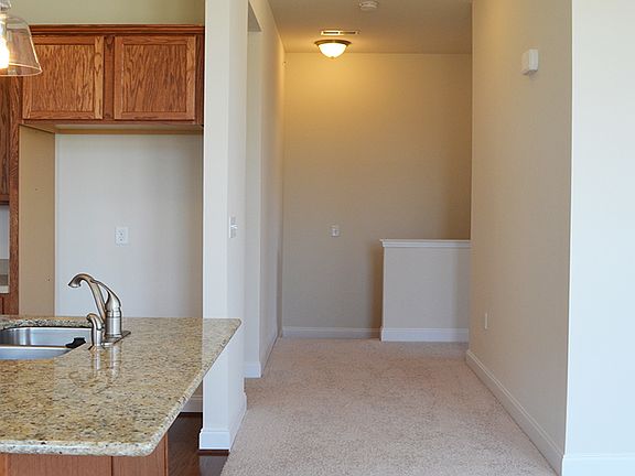 4th image of 718 Whitetail Dr