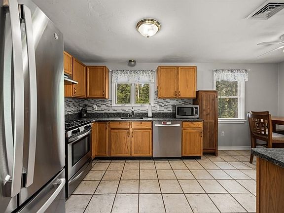 2nd image of 635 Dighton Ave