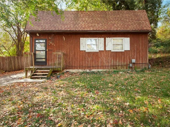 11825 E Roberts St, Sugar Creek, MO 64054
