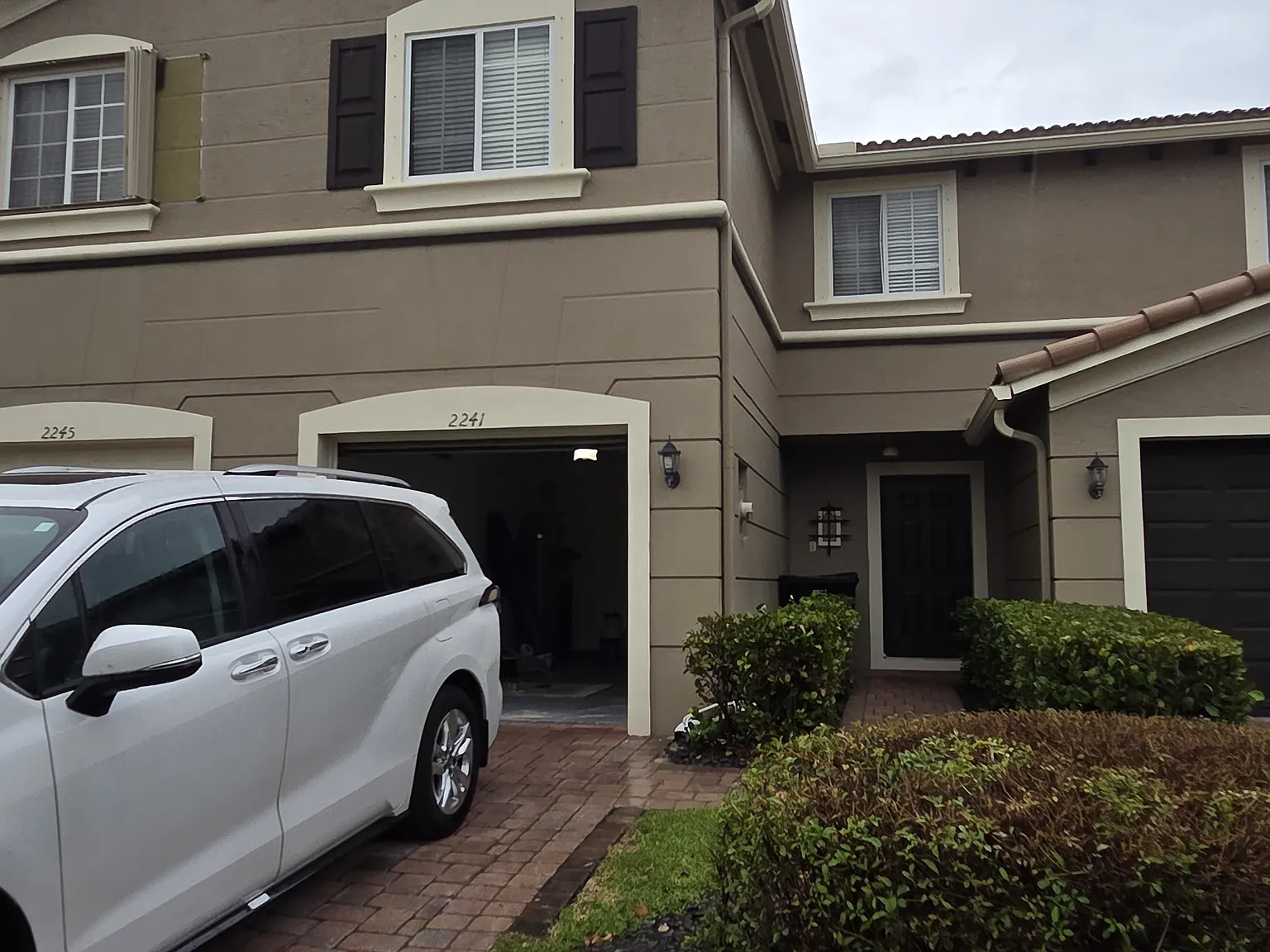 3 bed, 2.5 bath, 1490 sqft, $2,125 — Photo 1