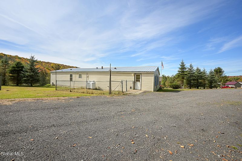 3rd image of 200 Meade Road