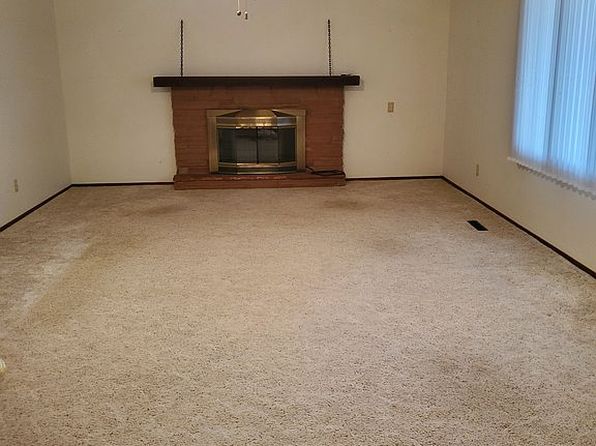 496 Locust St, Milford, NE 68405