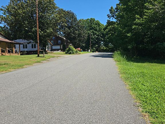 4th image of 806 12th St