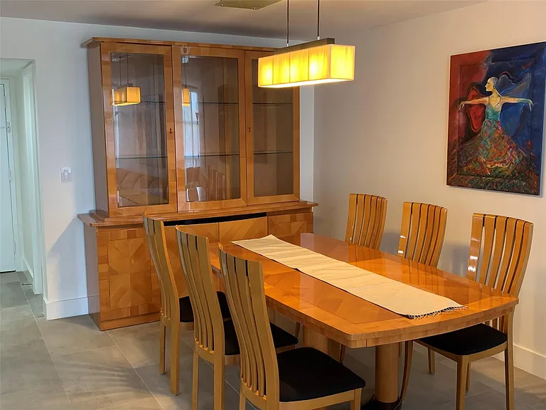 1000 Parkview Dr #319 — Photo 3
