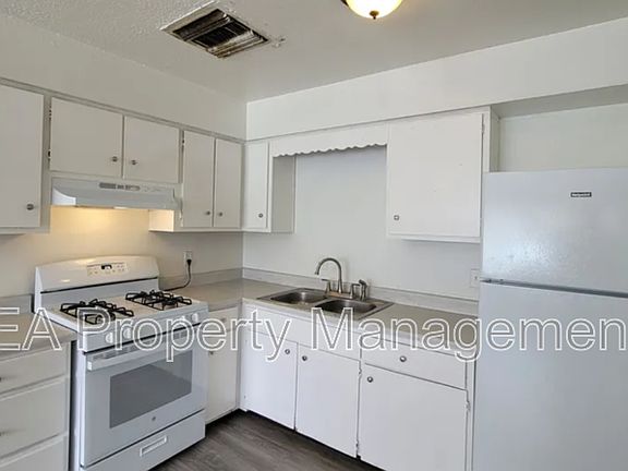 2nd image of 332 Grove St SE Unit 3