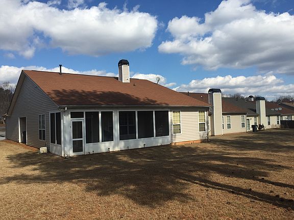 Large backyard and screened in pourch