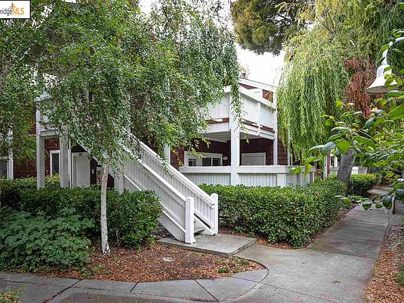 2nd image of 54 Bayside Ct