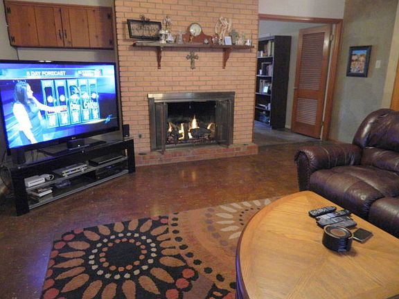 2nd image of 1717 Rosewood Ave