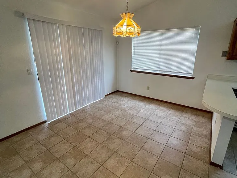 5015 Emerald St — Photo 15