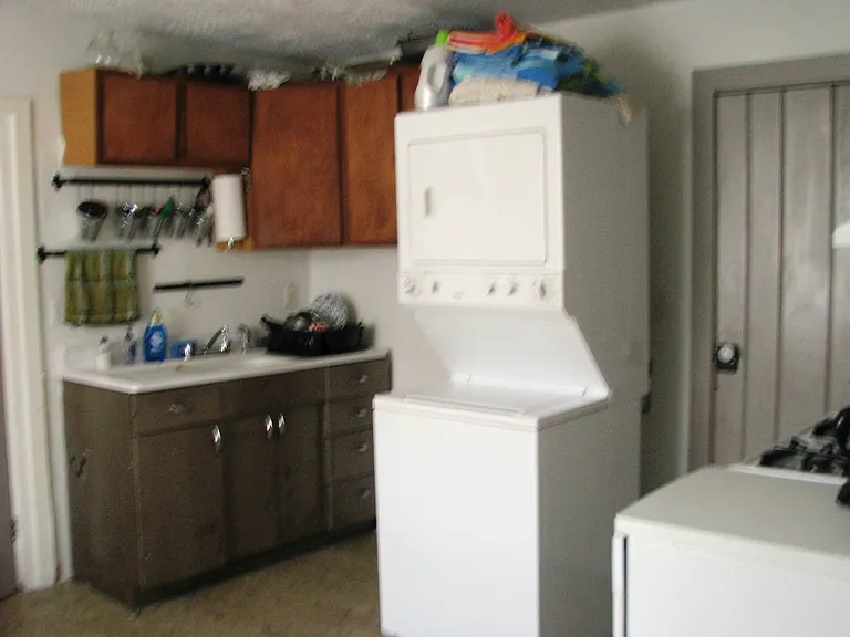903 Grove St — Photo 4