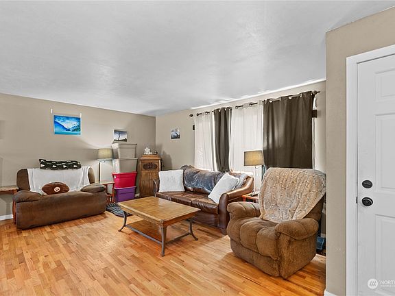 5th image of 1105 Rosewood Avenue