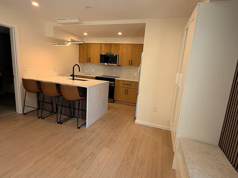 19 Ferdinand St #4 — Photo 5