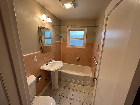 5th image of 501 Sandburg Dr
