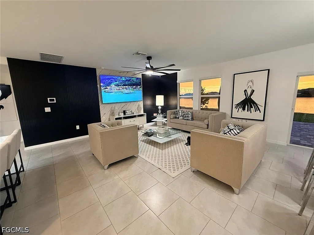 6 bed, 3.0 bath, 3326 sqft, $3,000 — Photo 1