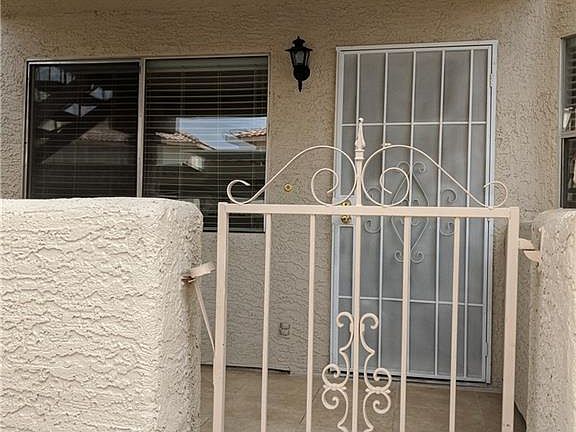 2nd image of 920 Rockview Dr Unit 102