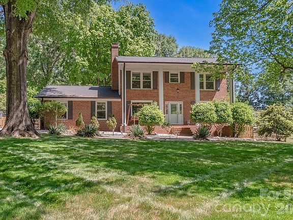 3rd image of 6070 Ferncliff Dr NW