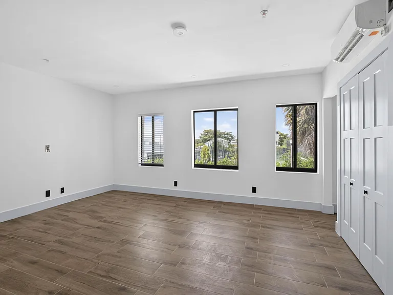 2032 N Dixie Hwy #11 — Photo 7
