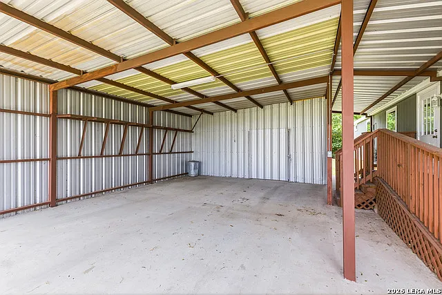16345 FM 463 — Photo 19
