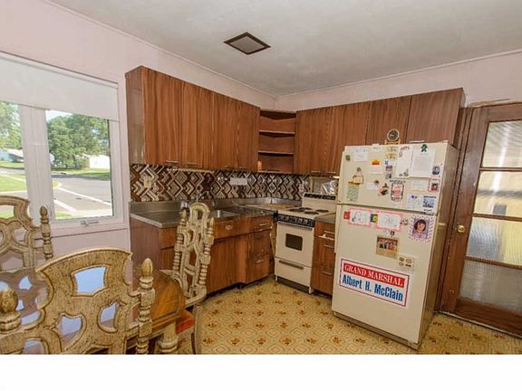 2nd image of 290 Birch Dr