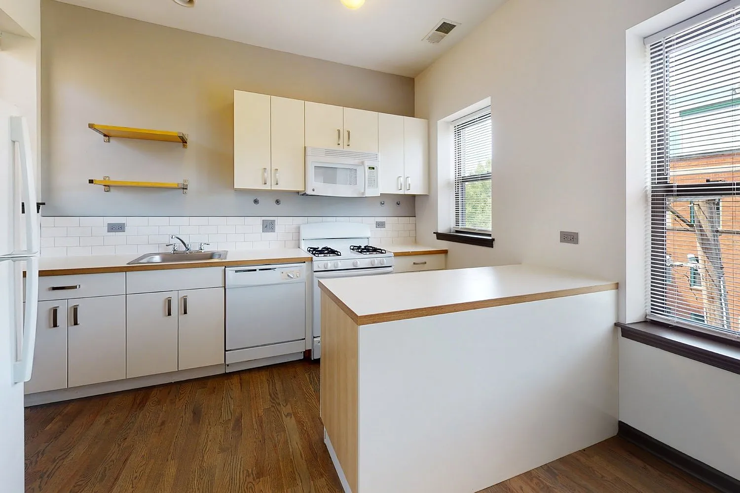 5300 S. Drexel Avenue — Photo 2