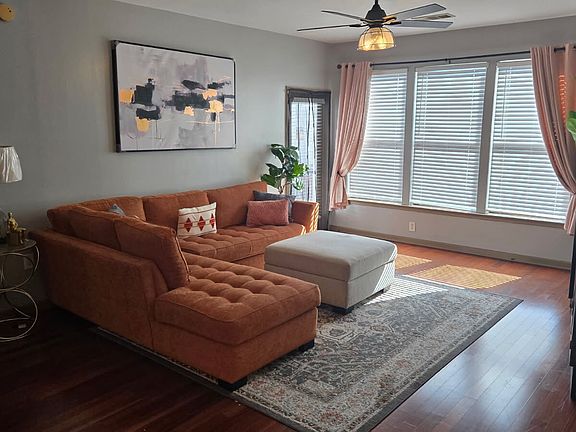 2nd image of 898 Oak St SW Unit 3314