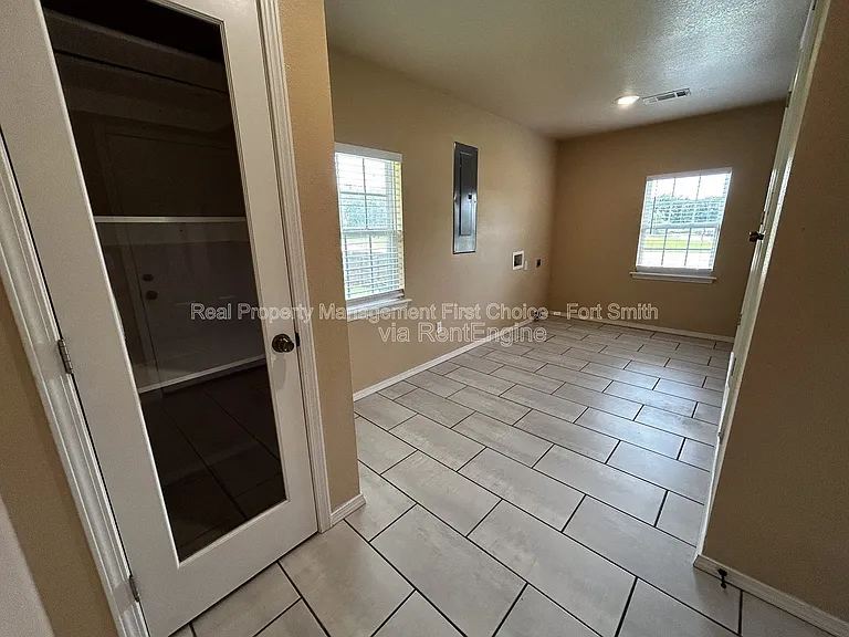 16 Charmont Dr — Photo 27