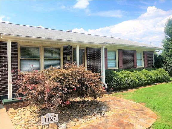 4th image of 1127 Briarwood Dr