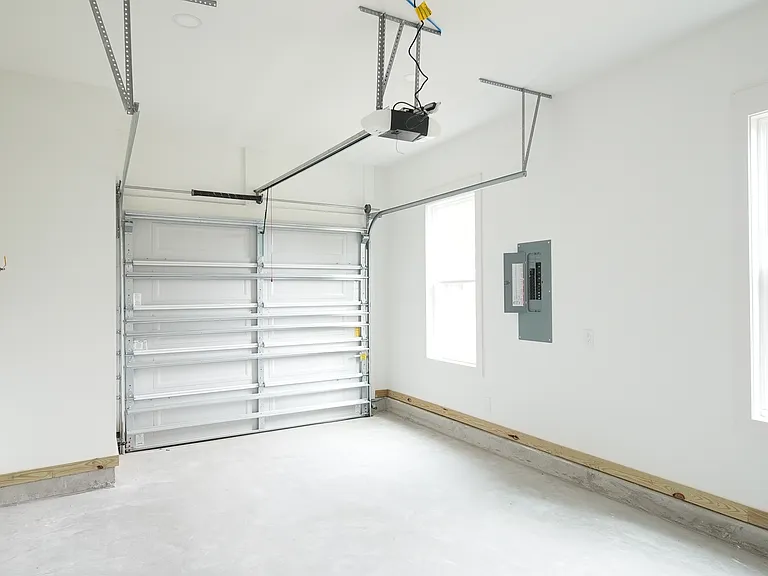 2047 Forest Ave — Photo 12