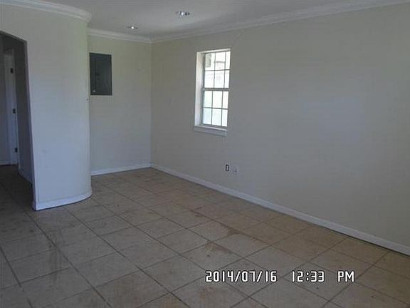2nd image of 4675 Longfellow Dr
