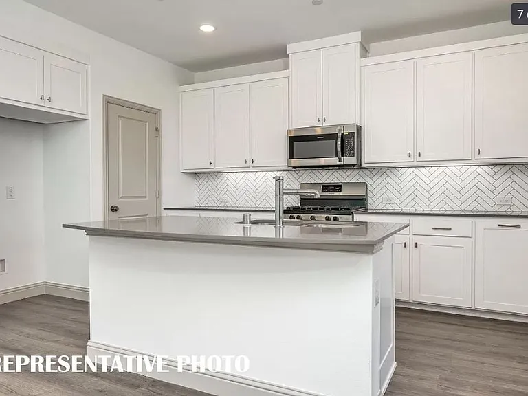 420 4th St — Photo 10