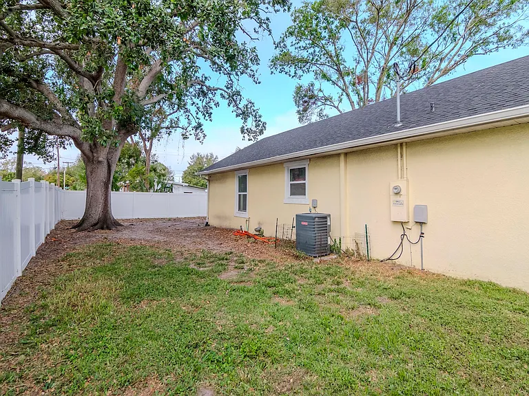 6235 S Adelia Ave — Photo 30