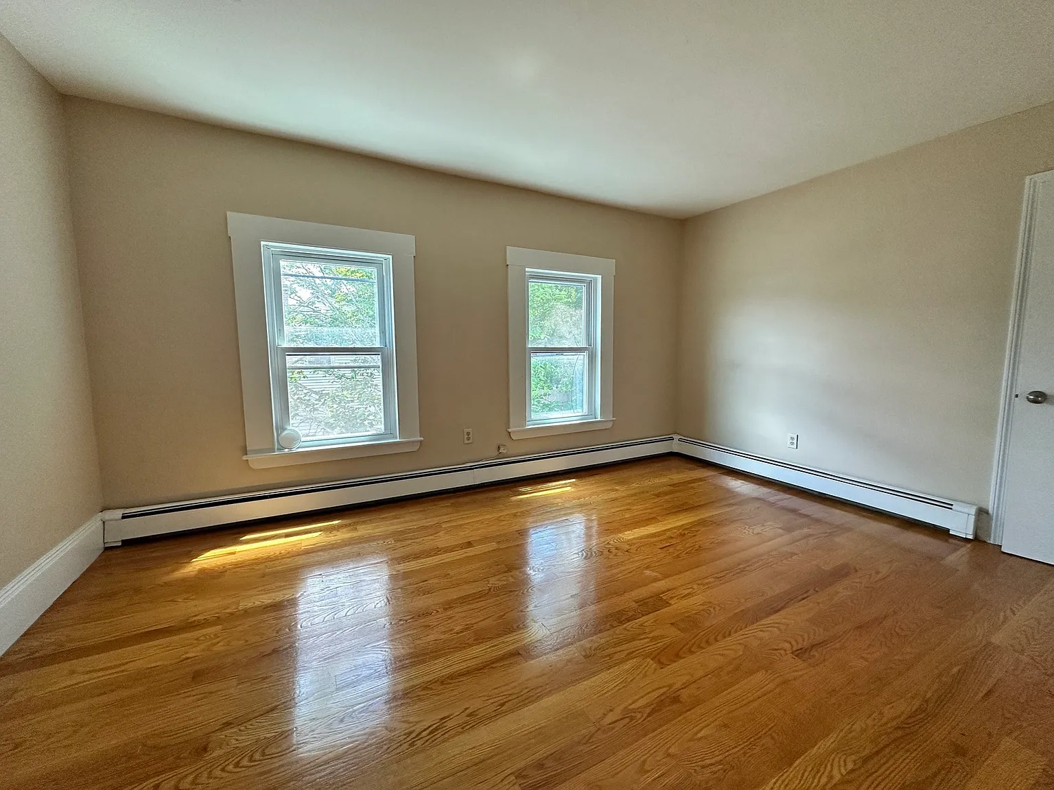 2 bed, 1.0 bath, 750 sqft, $2,400 — Photo 2