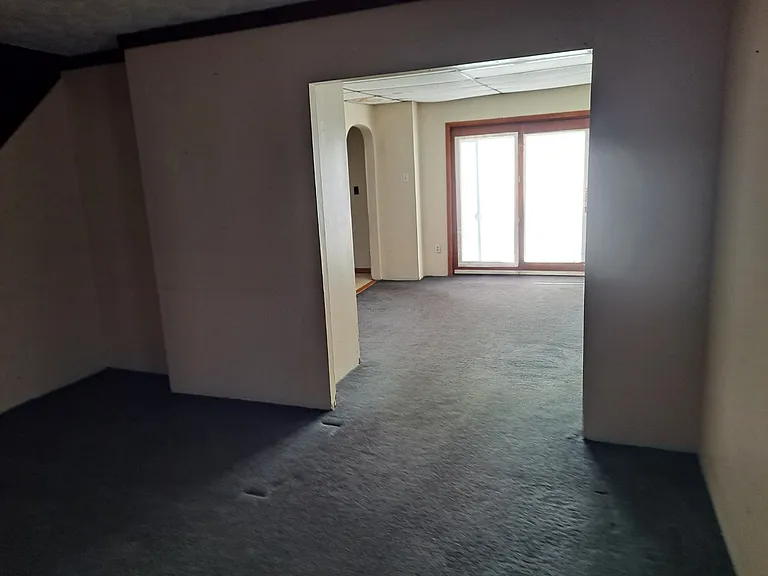 539 W Market St — Photo 6