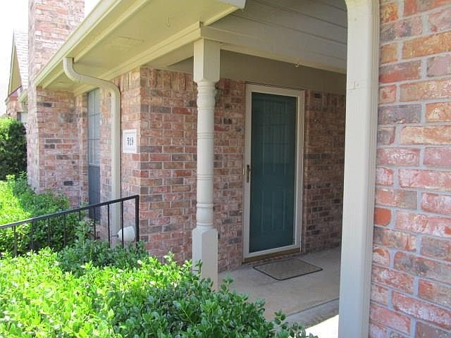1st image of 519 Lexington Dr