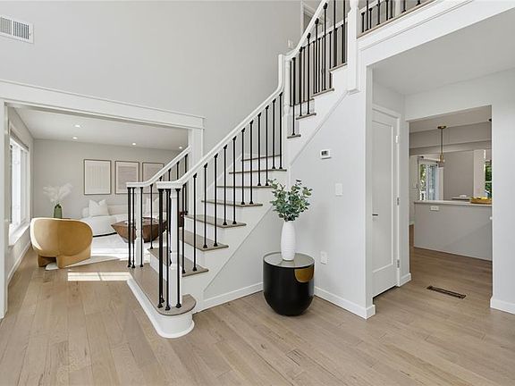 4th image of 347 5th Avenue