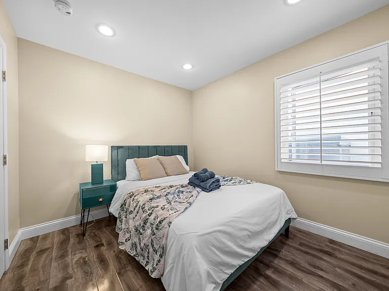 5633 Lenore Ave — Photo 9