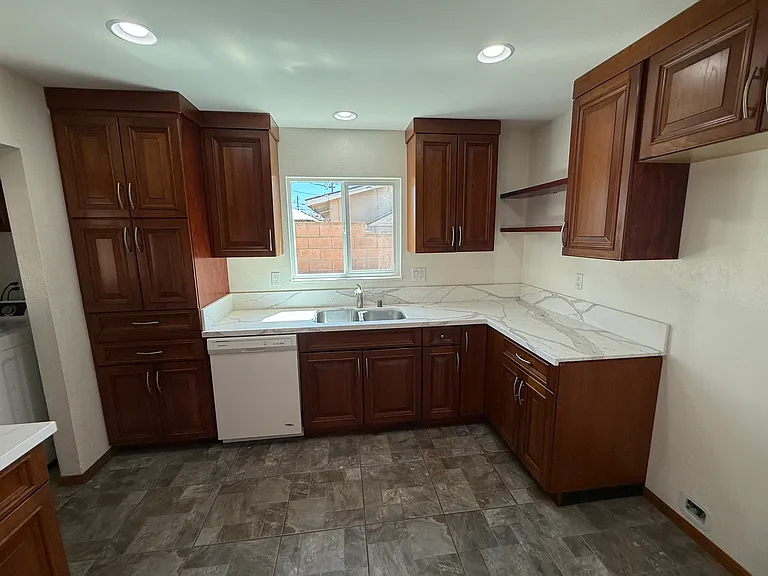 15502 Eliot Cir — Photo 5