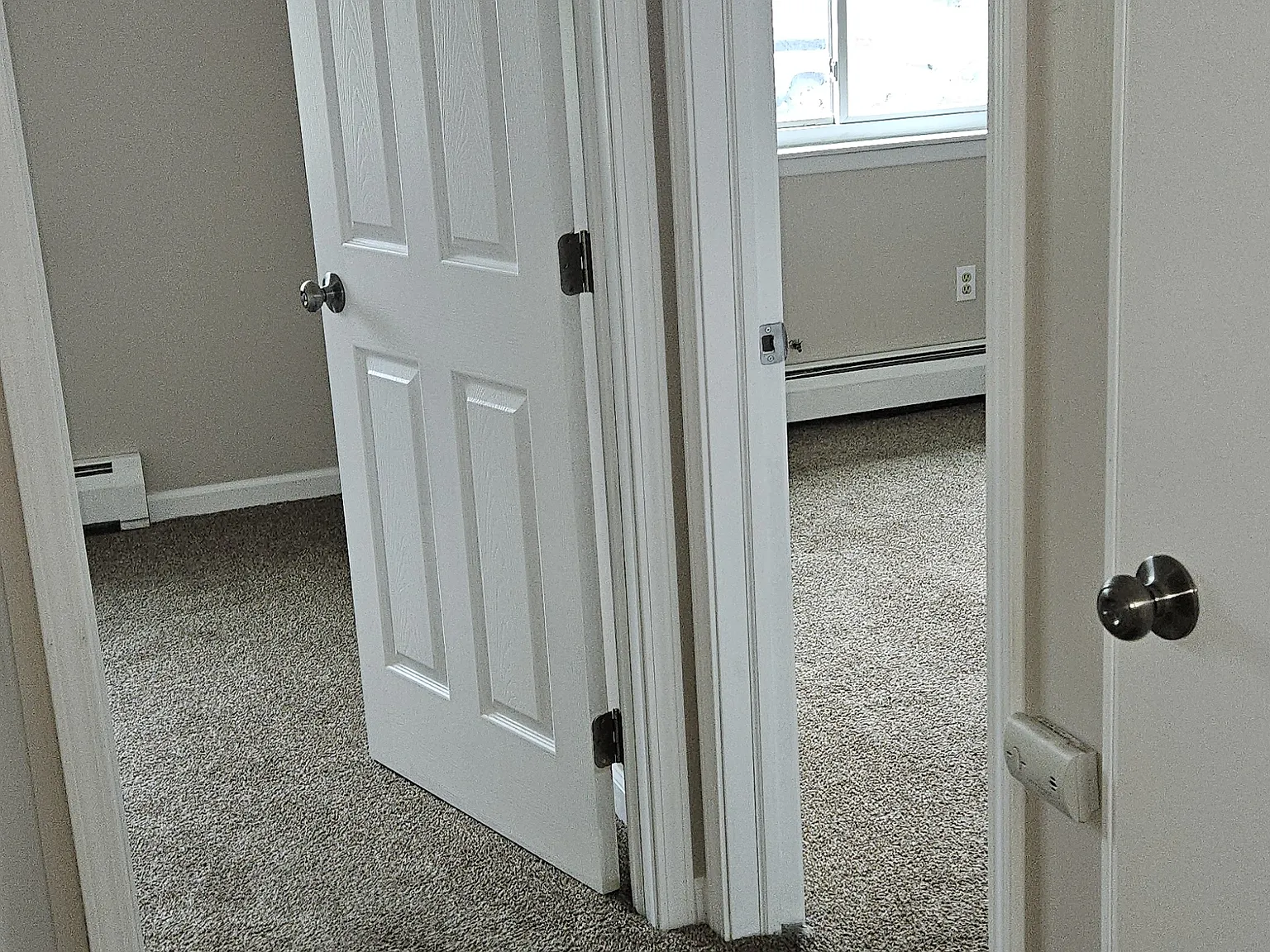 176 Robert Dr — Photo 4