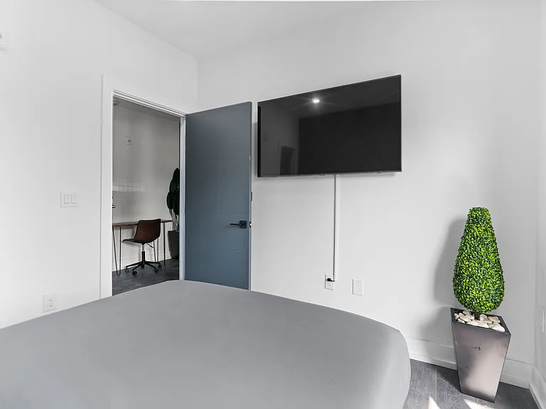 927 S Howard Ave #17 — Photo 9