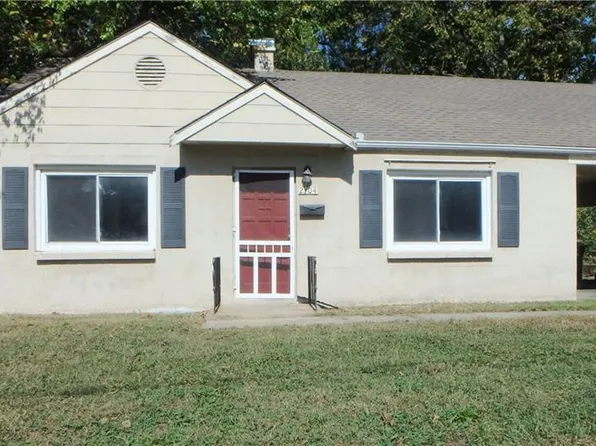 2304 E 75th St, Kansas City, MO 64132