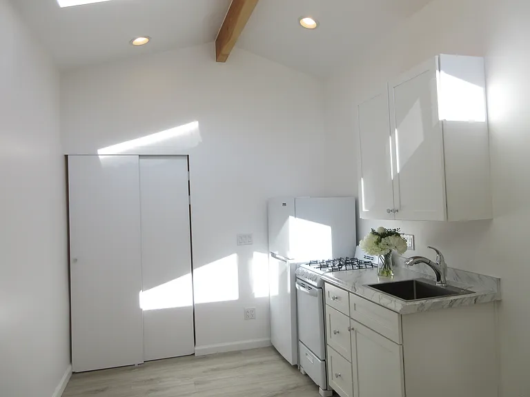 San Leandro Ln — Photo 12