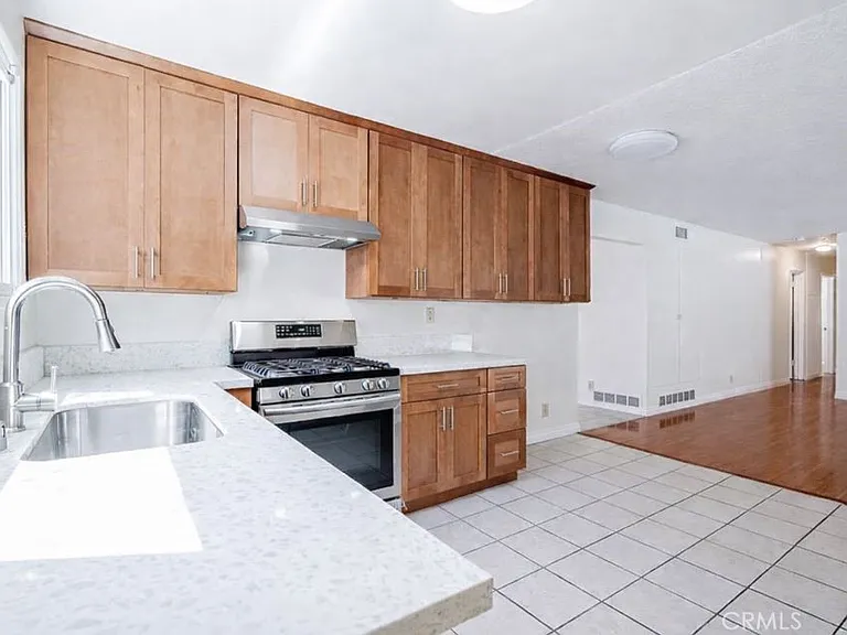 24033 Welby Way — Photo 2