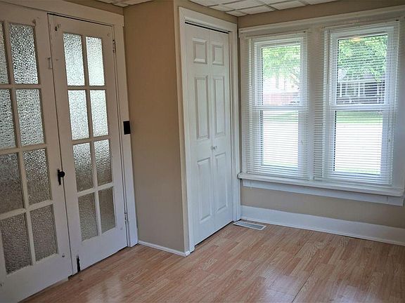4th image of 606 N Court St