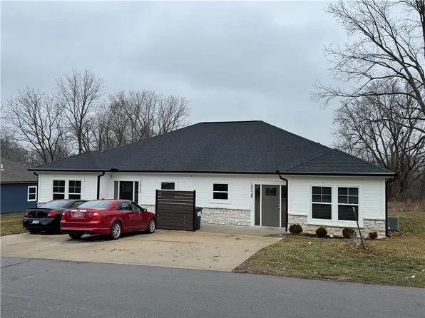 202 SE 8th St, Oak Grove, MO 64075