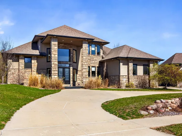 16761 Aurora Ct, Clive, IA 50325