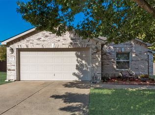 322 Stanford Dr, Forney, TX 75126