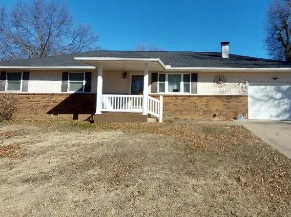 512 W Wilson St, Girard, KS 66743