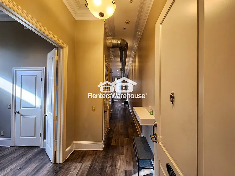 2510 Travis St #105 — Photo 2
