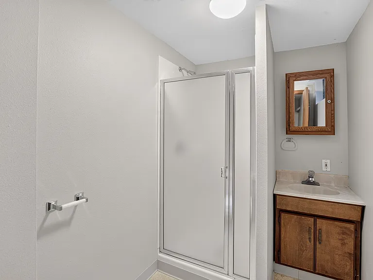 910 York Rd — Photo 15